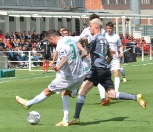 Alessandria, Serie B, 2021/2022, Alessandria-Pordenone 2-0, giocata allo stadio Giuseppe Moccagatta, nella foto: Simone Corazza contrastato da Alessio Sabbione