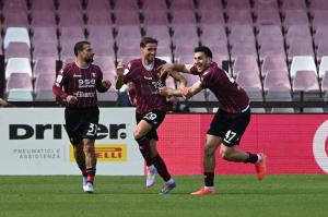 Salerno, 12.04.2025 - Salernitana - Sudtirol / Campionato Serie B 2024-25 / foto Nicola Ianuale
Nella foto: Paolo Ghiglione esulta dopo il primo gol della Salernitana