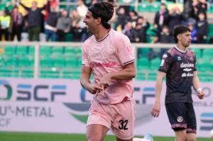 Palermo, Italy, 21 February 2026. Renzo Barbera Stadium, Palermo FC vs FC Sudtirol, match valid for the 2025/2026 Serie B championship. In the photo: Celebration Pietro Ceccaroni (Palermo FC)