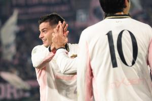 Palermo, Italia, 1 novembre 2025. Stadio Renzo Barbera, Palermo vs Pescara, match valido per il campionato di Serie B 2025/2026. Nella foto: Esultanza Niccolo’ Pierozzi (Palermo FC)