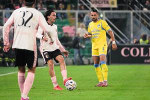 Palermo, Italy, 1 November 2025. Renzo Barbera Stadium, Palermo vs Pescara, match valid for the 2025/2026 Serie B championship. In the photo: Tommaso Augello (Palermo FC)