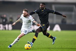 Cm Verona 09/12/2023 - campionato di calcio serie A / Hellas Verona-Lazio / foto Cristiano Mazzi/Image Sport 
nella foto: Manuel Lazzari-Martin Hongla