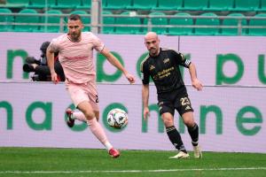 Palermo, Italy, 14 February 2026. Renzo Barbera Stadium, Palermo vs Virtus Entella, match valid for the 2025/2026 Serie B championship. In the photo: Alexis Blin (Palermo FC) and Luca Parodi (Virtus Entella)