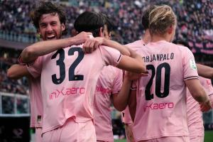 Palermo, Italy, 21 February 2026. Renzo Barbera Stadium, Palermo FC vs FC Sudtirol, match valid for the 2025/2026 Serie B championship. In the photo: Palermo FC celebration after a goal by Pietro Ceccaroni (Palermo FC)