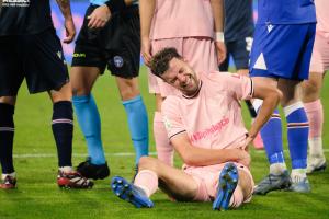 Palermo, Italia, 12 dicembre 2025. Stadio Renzo Barbera, Palermo vs Sampdoria, match valido per il campionato di Serie B 2025/2026. Nella foto: Jeremy Le Douaron (Palermo FC) infortunio