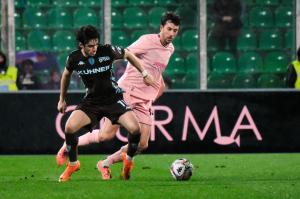 Palermo, Italia, 7 febbraio 2026. Stadio Renzo Barbera, Palermo vs Empoli, match valido per il campionato di Serie B 2025/2026. Nella foto: Stiven Shpendi (Empoli FC) e Mattia Bani (Palermo FC)
