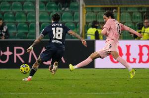Palermo, Italy, 12 December 2025. Renzo Barbera Stadium, Palermo vs Sampdoria, match valid for the 2025/2026 Serie B championship. In the photo: Bartosz Bereszynski (Palermo FC) and Lorenzo Venuti (Sampdoria)