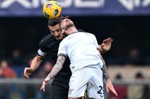 Cm Verona 09/12/2023 - campionato di calcio serie A / Hellas Verona-Lazio / foto Cristiano Mazzi/Image Sport 
nella foto: Milan Djuric-Manuel Lazzari