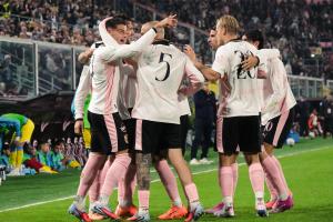 Palermo, Italia, 1 novembre 2025. Stadio Renzo Barbera, Palermo vs Pescara, match valido per il campionato di Serie B 2025/2026. Nella foto: Esultanza Palermo