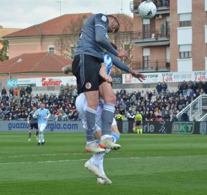 Alessandria, Serie B, 2021/2022, Alessandria-Spal 2-2, giocata allo stadio Giuseppe Moccagatta, nella foto: colpo di testa di Giuseppe Prestia