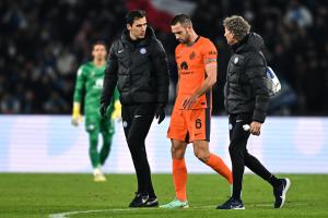 Db Napoli 03/12/2023 - campionato di calcio serie A / Napoli-Inter / foto Daniele Buffa/Image Sport
nella foto: infortunio Stefan De Vrij