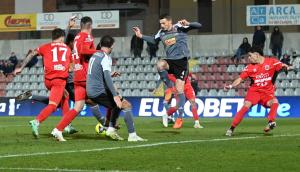 Alessandria Serie C, 2023/2024, Alessandria-Fiorenzuola 0-1, giocata allo stadio Giuseppe Moccagatta, nella foto: tentativo di conclusione di Siafa Ethoa Juan Jose