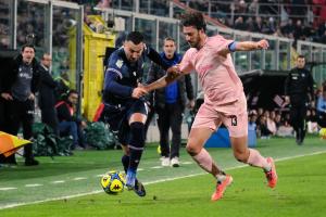 Palermo, Italia, 12 dicembre 2025. Stadio Renzo Barbera, Palermo vs Sampdoria, match valido per il campionato di Serie B 2025/2026. Nella foto: Massimo Coda (Sampdoria) e Mattia Bani (Palermo FC)