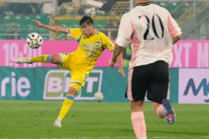 Palermo, Italy, 1 November 2025. Renzo Barbera Stadium, Palermo vs Pescara, match valid for the 2025/2026 Serie B championship. In the photo: Tommaso Corazza (Pescara)