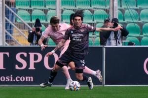 Palermo, Italy, 21 February 2026. Renzo Barbera Stadium, Palermo FC vs FC Sudtirol, match valid for the 2025/2026 Serie B championship. In the photo: Salvatore Molina (FC Sudtirol) and Jacopo Segre (Palermo FC)
