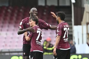 Salerno, 04.05.2025 - Salernitana - Mantova / Campionato Serie B 2024-25 / foto Nicola Ianuale
Nella foto: Simy Nwankwo esulta dopo aver realizzato il secondo gol della Salernitana