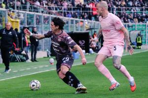 Palermo, Italy, 21 February 2026. Renzo Barbera Stadium, Palermo FC vs FC Sudtirol, match valid for the 2025/2026 Serie B championship. In the photo: Salvatore Molina (FC Sudtirol) and Antonio Palumbo (Palermo FC)