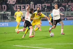 Palermo, Italy, 1 November 2025. Renzo Barbera Stadium, Palermo vs Pescara, match valid for the 2025/2026 Serie B championship. In the photo: Antonio Palumbo (Palermo FC) Bartosz Bereszynski (Palermo FC) and Antonio Di Nardo (Pescara)