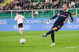 Palermo, Italy, 1 November 2025. Renzo Barbera Stadium, Palermo vs Pescara, match valid for the 2025/2026 Serie B championship. In the photo: Jesse Joronen (Palermo FC)