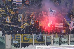 I tifosi del Parma  - Fiorentina-Parma Coppa Italia ottavi di finale stagione 2023-2024 - 06.12.2023 ore 21.00 - Stadio Artemio Franchi - Firenze - foto Federico De Luca @fdlcom 2023 - tutti i diritti riservati - vietata la riproduzione anche parziale.