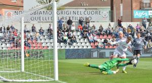 Alessandria, Serie B, 2021/2022, Alessandria-Pordenone 2-0, giocata allo stadio Giuseppe Moccagatta, nella foto: Simone Corazza contrastato da Alberto Barison