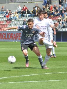 Alessandria, Serie B, 2021/2022, Alessandria-Pordenone 2-0, giocata allo stadio Giuseppe Moccagatta, nella foto: Simone Palombi contrastato da Emanuele Torrasi