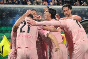 Palermo, Italia, 7 febbraio 2026. Stadio Renzo Barbera, Palermo vs Empoli, match valido per il campionato di Serie B 2025/2026. Nella foto: Esultanza Joel Pohjanpalo (Palermo FC)