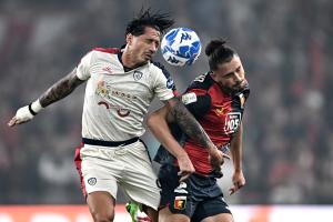 Db Genova 08/10/2022 - campionato di calcio serie B / Genoa-Cagliari / foto Daniele Buffa/Image Sport
nella foto: Gianluca Lapadula-Radu Dragusin