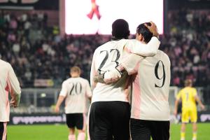 Palermo, Italia, 1 novembre 2025. Stadio Renzo Barbera, Palermo vs Pescara, match valido per il campionato di Serie B 2025/2026. Nella foto: Esultanza Salim Diakite' (Palermo FC) e Matteo Brunori (Palermo FC)