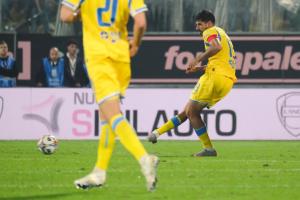 Palermo, Italia, 1 novembre 2025. Stadio Renzo Barbera, Palermo vs Pescara, match valido per il campionato di Serie B 2025/2026. Nella foto: Riccardo Brosco (Pescara)