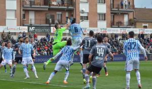Alessandria, Serie B, 2021/2022, Alessandria-Spal 2-2, giocata allo stadio Giuseppe Moccagatta, nella foto: Biagio Meccariello colpisce di testa