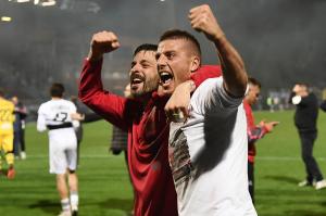 Db Como 06/05/2022 - campionato di calcio serie B / Como-Cremonese / foto Daniele Buffa/Image Sport
nella foto: Daniel Ciofani-Samuel Di Carmine