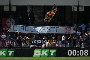 Salerno, 25.04.2025 - Salernitana - Cosenza / Campionato Serie B 2024-25 / foto Nicola Ianuale
Nella foto: striscione dei tifosi del Cosenza per una tifosa della Salernitana