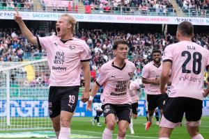 Palermo, Serie B 2024/2025, Palermo-Sassuolo 5-3, Stadio Renzo Barbera /foto Federico Serra/, nella foto: Esultanza Joel Pohjanpalo