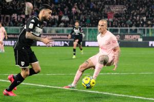 Palermo, Italy, 18 January 2026. Renzo Barbera Stadium, Palermo vs Spezia, match valid for the 2025/2026 Serie B championship. In the photo: Antonio Palumbo (Palermo FC) and Emanuele Adamo (Spezia)