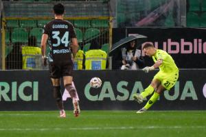 Palermo, Italia, 7 febbraio 2026. Stadio Renzo Barbera, Palermo vs Empoli, match valido per il campionato di Serie B 2025/2026. Nella foto: Andrea Fulignati (Empoli FC)