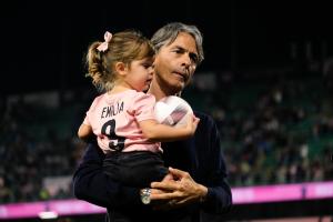 Palermo, Italia, 1 novembre 2025. Stadio Renzo Barbera, Palermo vs Pescara, match valido per il campionato di Serie B 2025/2026. Nella foto: Filippo Inzaghi (Palermo FC) e figlia