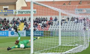 Alessandria, Serie B, 2021/2022, Alessandria-Pordenone 2-0, giocata allo stadio Giuseppe Moccagatta, nella foto: il tuffo di Giacomo Bindi