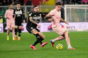 Palermo, Italy, 18 January 2026. Renzo Barbera Stadium, Palermo vs Spezia, match valid for the 2025/2026 Serie B championship. In the photo: Emanuele Adamo (Spezia) and Niccolo' Pierozzi (Palermo FC)