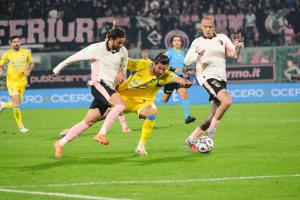 Palermo, Italy, 1 November 2025. Renzo Barbera Stadium, Palermo vs Pescara, match valid for the 2025/2026 Serie B championship. In the photo: Antonio Palumbo (Palermo FC) Bartosz Bereszynski (Palermo FC) and Antonio Di Nardo (Pescara)