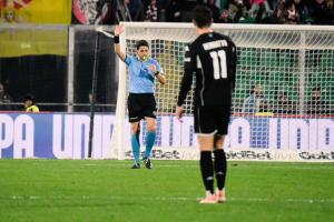 Palermo, Italy, 18 January 2026. Renzo Barbera Stadium, Palermo vs Spezia, match valid for the 2025/2026 Serie B championship. In the photo: The referee disallows the goal against Spezia