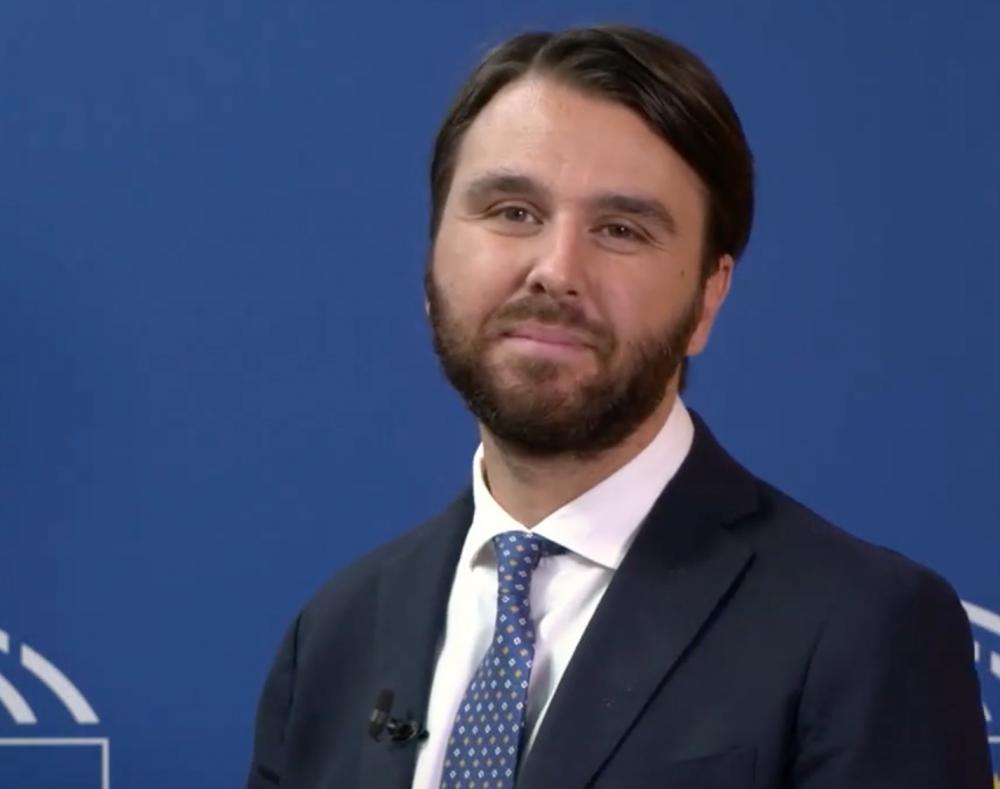 alt=