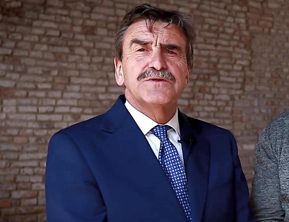 alt=