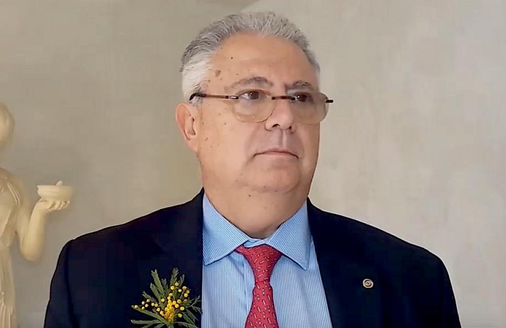 alt=