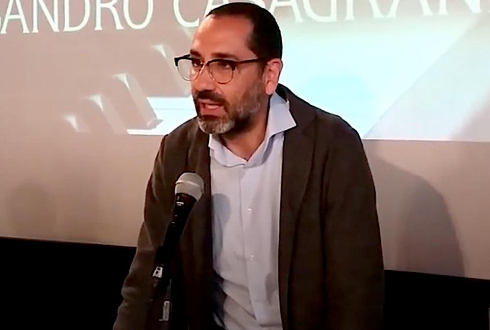 alt=