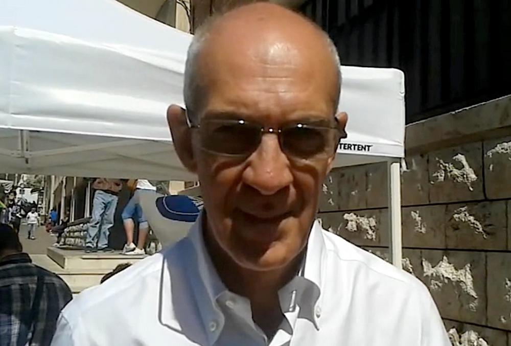 alt=