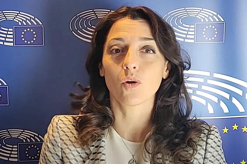 alt=