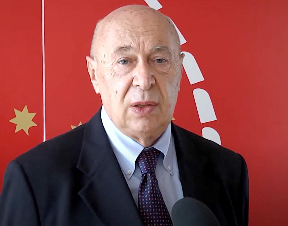 alt=