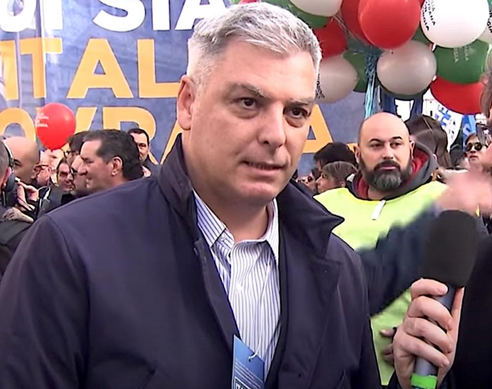 alt=