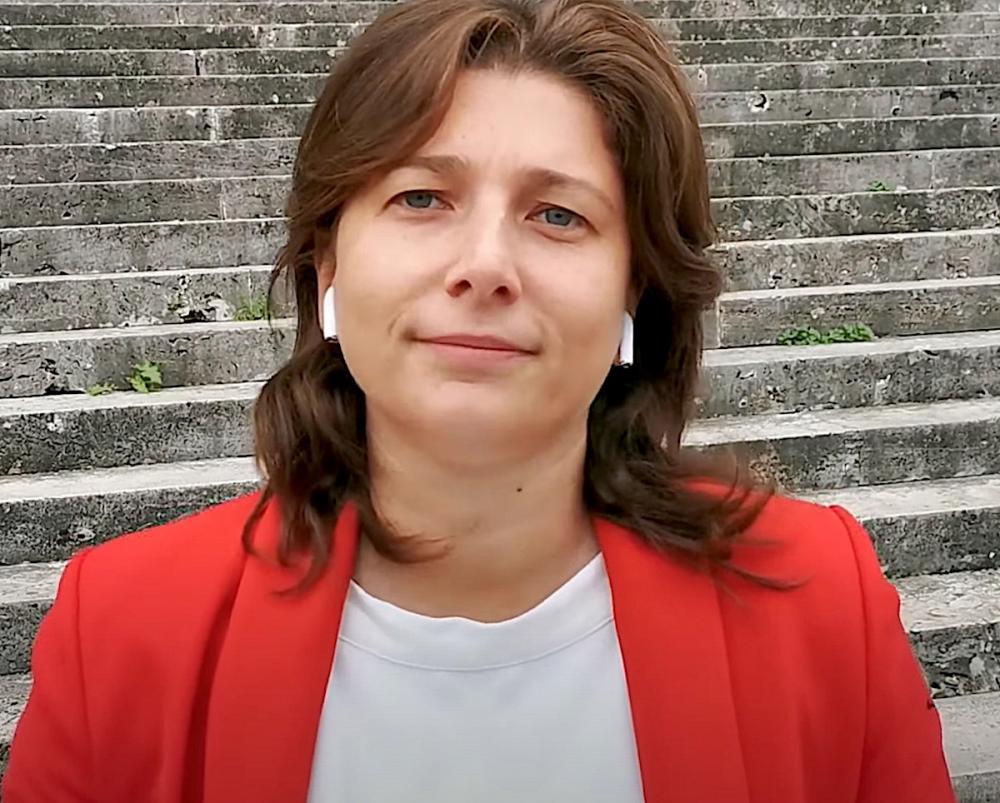 alt=
